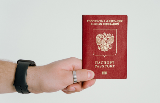 Селфи с паспортом в руках, для чего нужно делать_